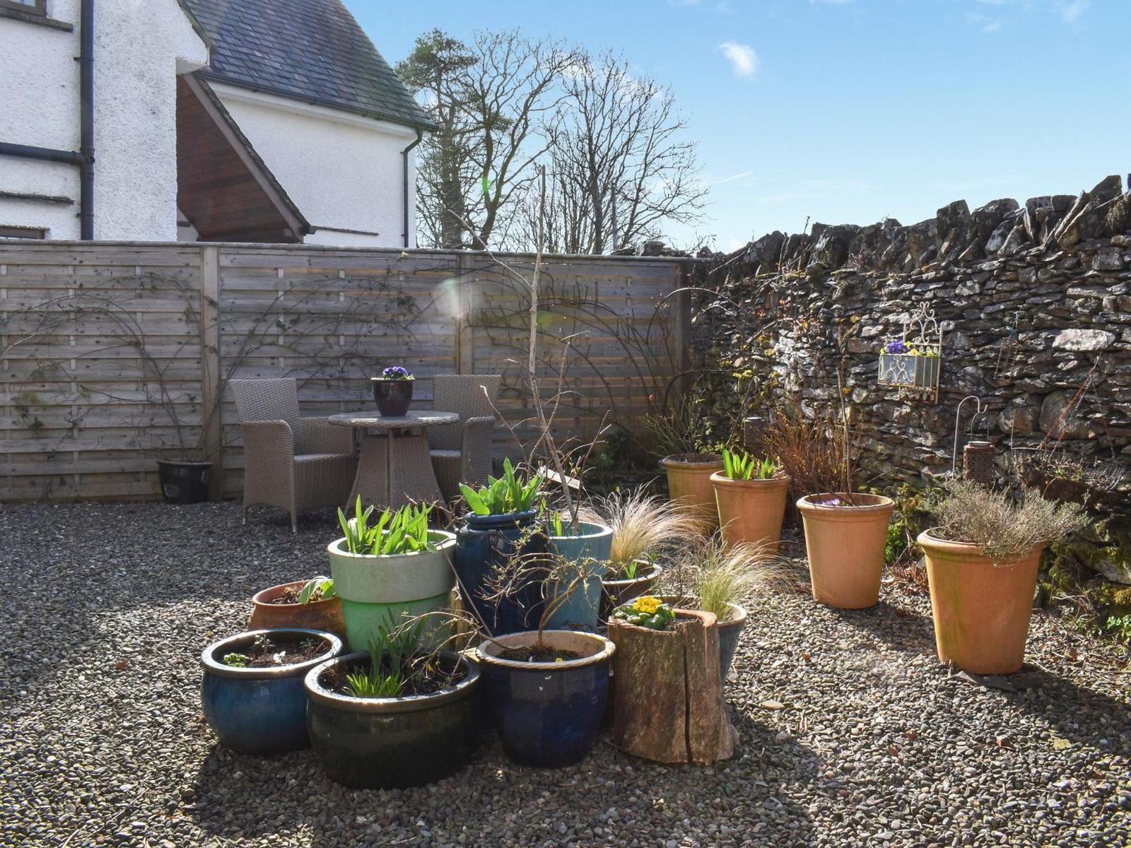 Garden pots and seating in the courtyard at Lickbarrow Lodge